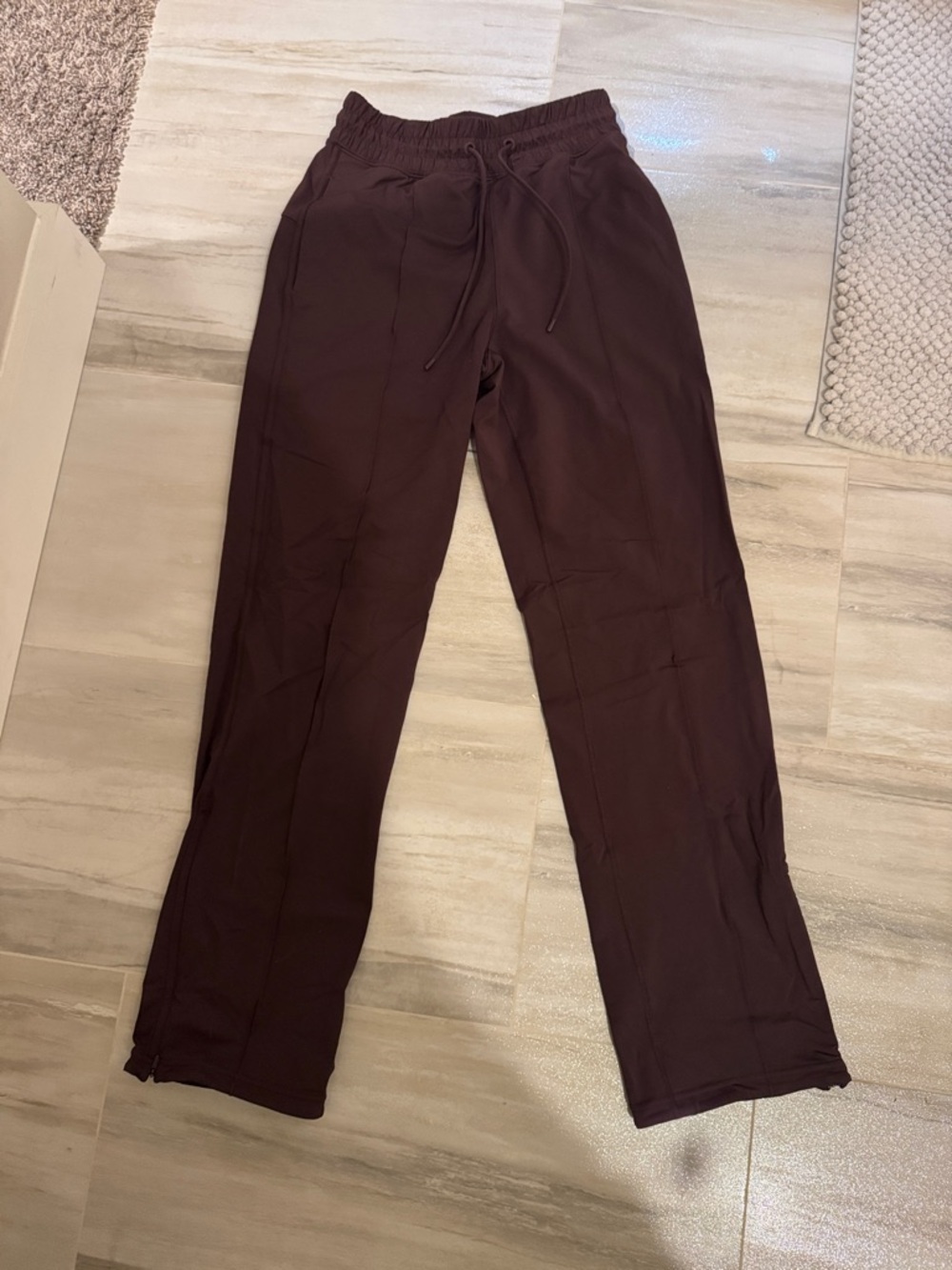 lululemon woman’s athletic pants - Picture 4 of 5